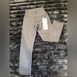 Alo Yoga High-Waist Airlift Capri – Black (XXS)